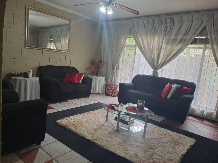4 Bedroom Property for Sale in La Hoff North West